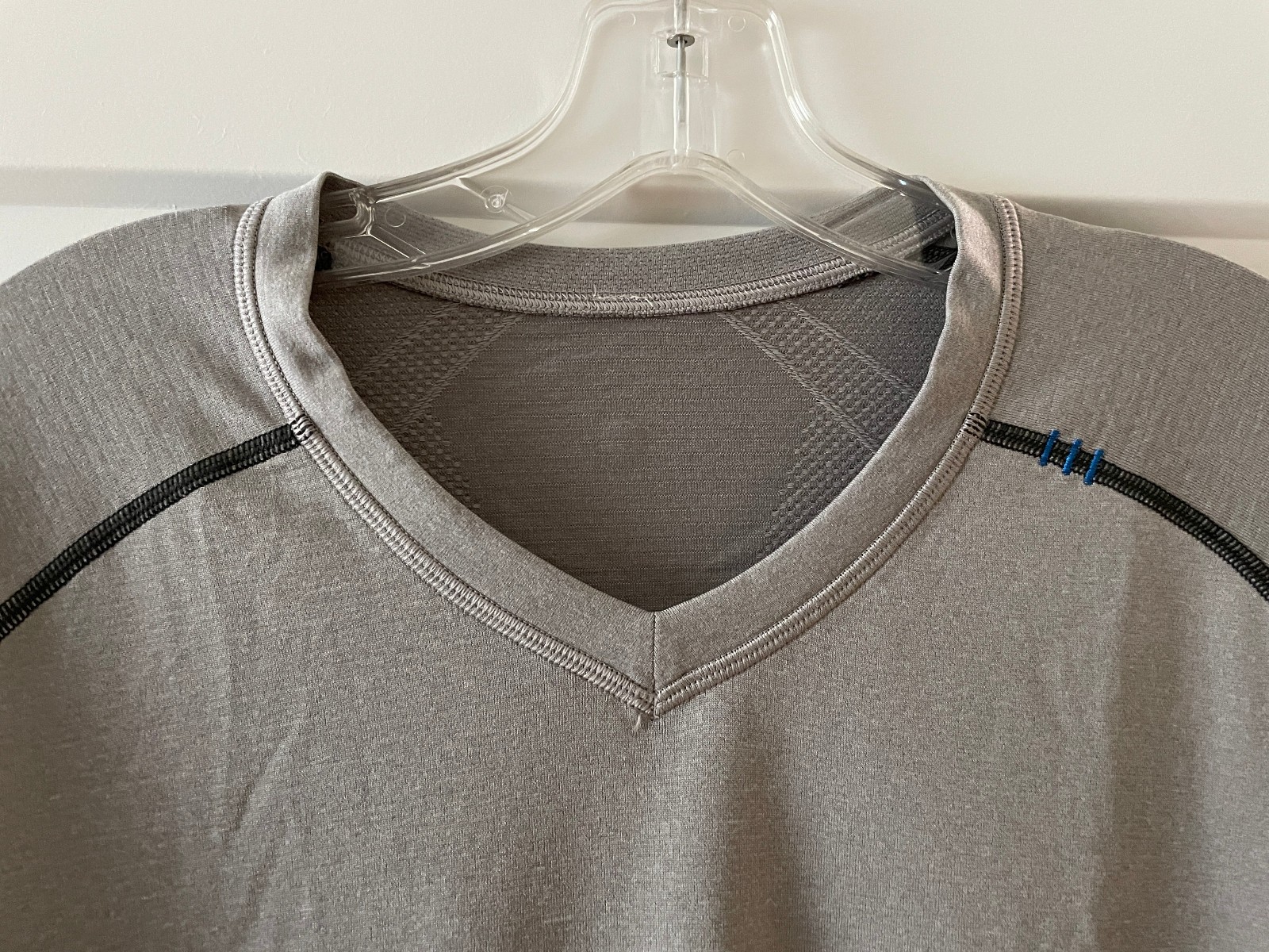 Lululemon Metal Vent Tech Men's V-Neck Short Sleeve Shirt - Light Gray XL gallery
