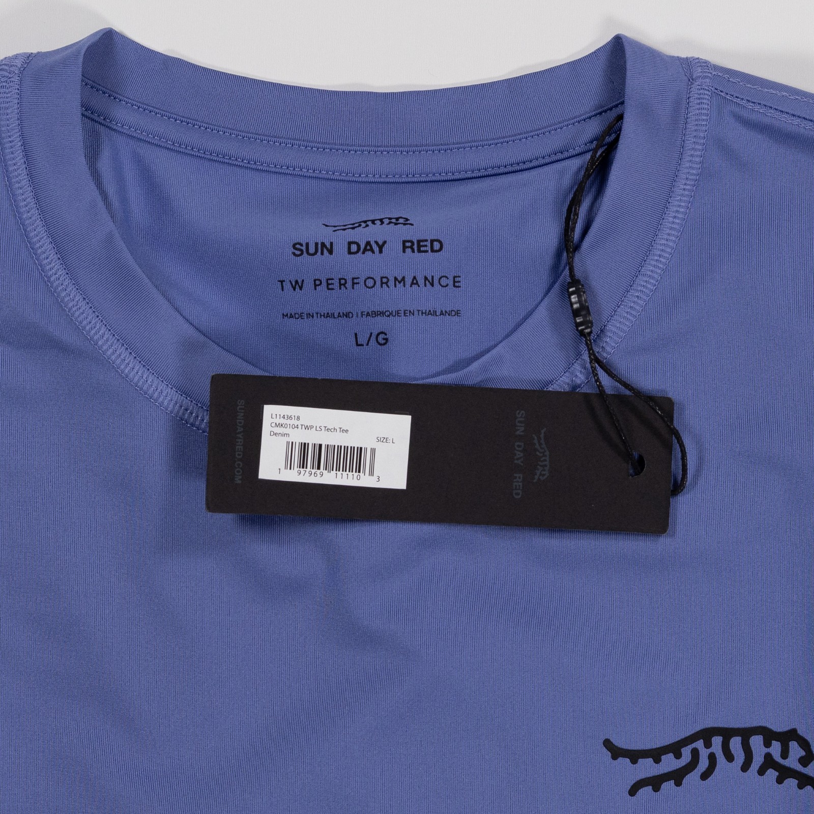 Sun Day Red Large Denim Performance Long Sleeve Tech Tee Tiger Woods NWT gallery