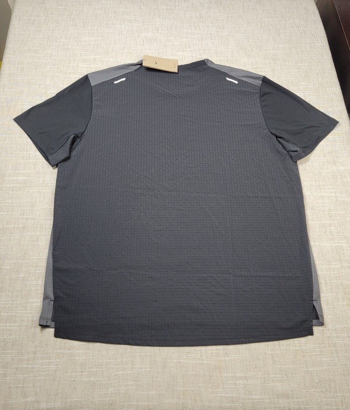 NIKE Trail Running Top Shirt Large Mens Black Gray Dri-Fit Rise 365 Short Sleeve gallery