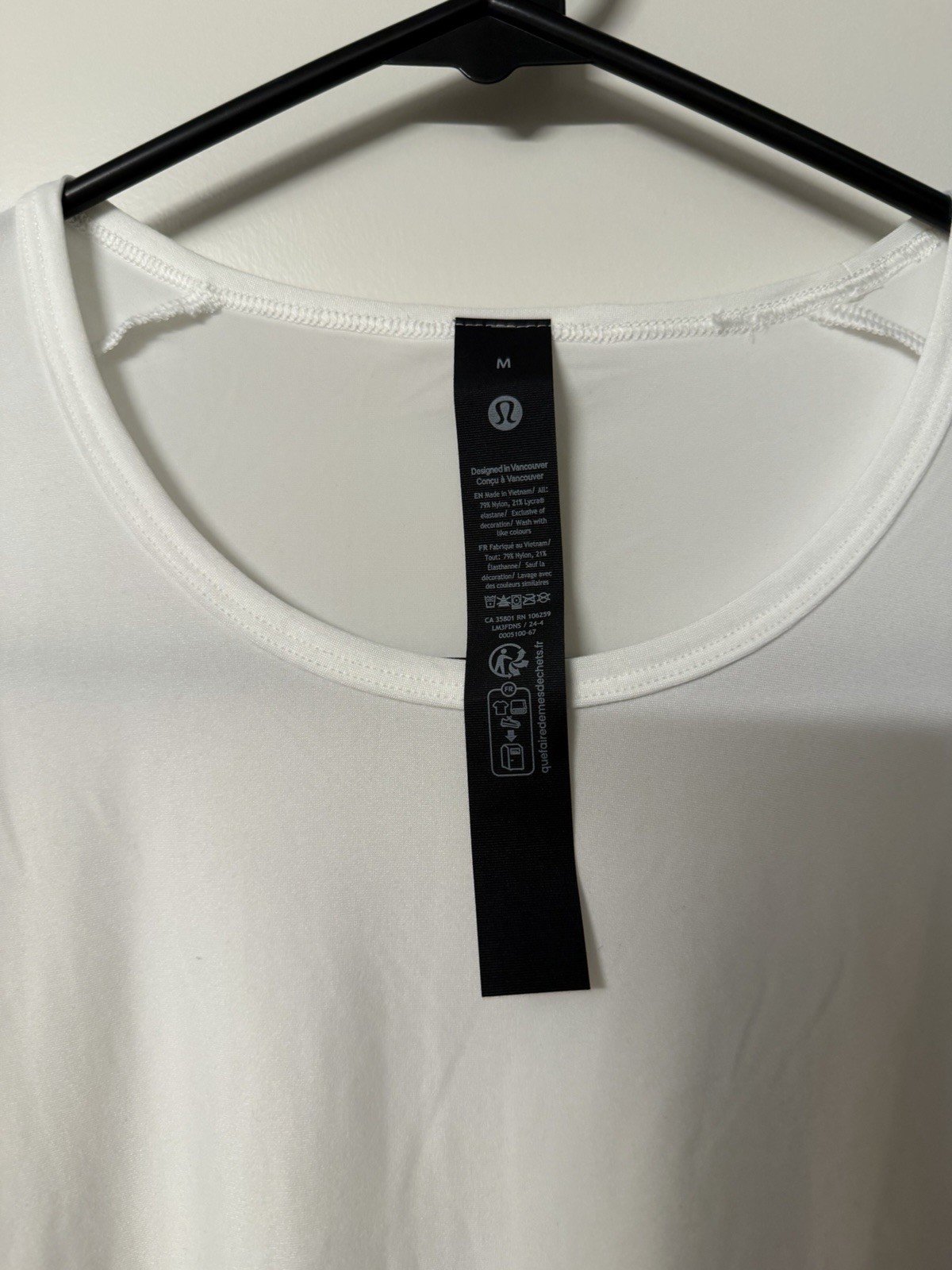 Lululemon Ultra Nulu Men’s Short Sleeve Size Medium White gallery