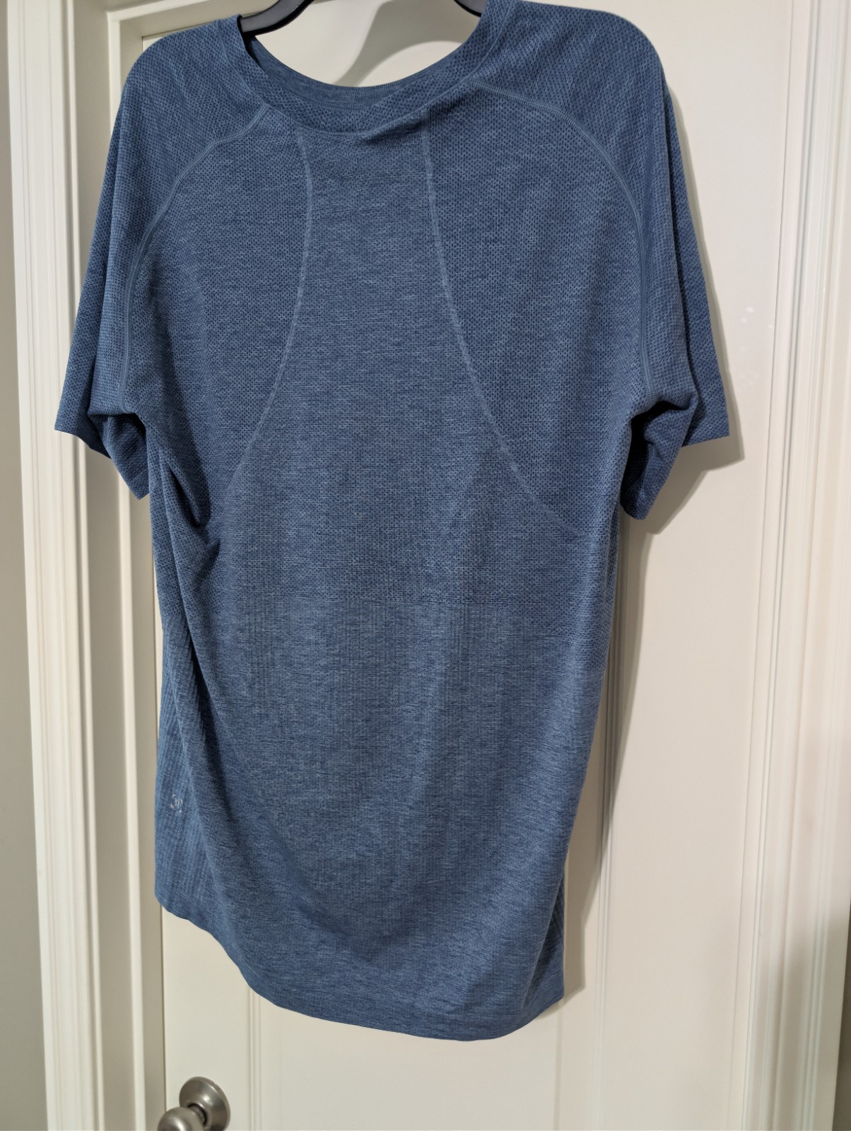 Lululemon Men’s XL Blue Crew Neck Short Sleeve Stretch Mesh Logo T-Shirt gallery