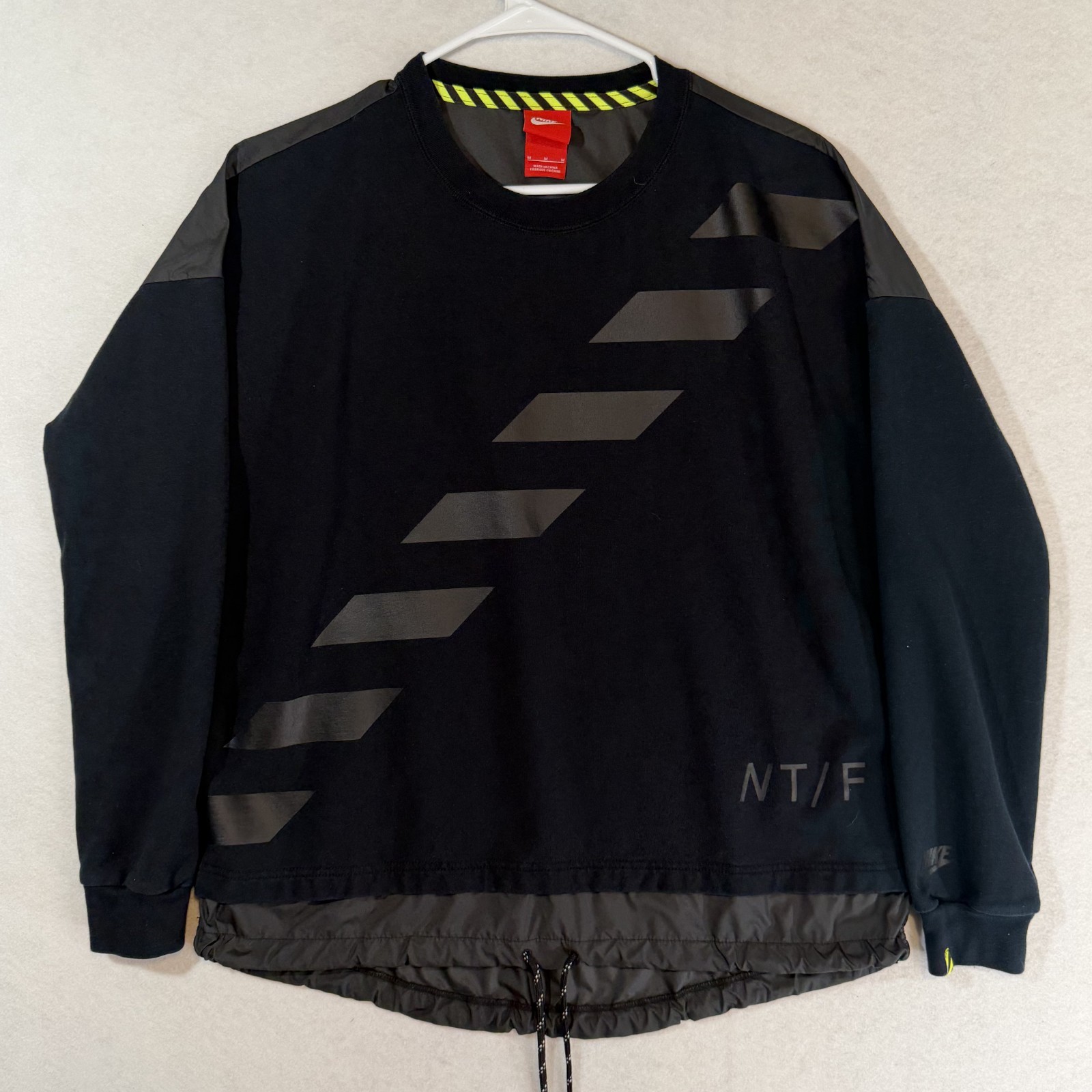 Nike NT/F Mens Medium Top Black Pullover Sweatshirt Long sleeve Athletic Comfort gallery