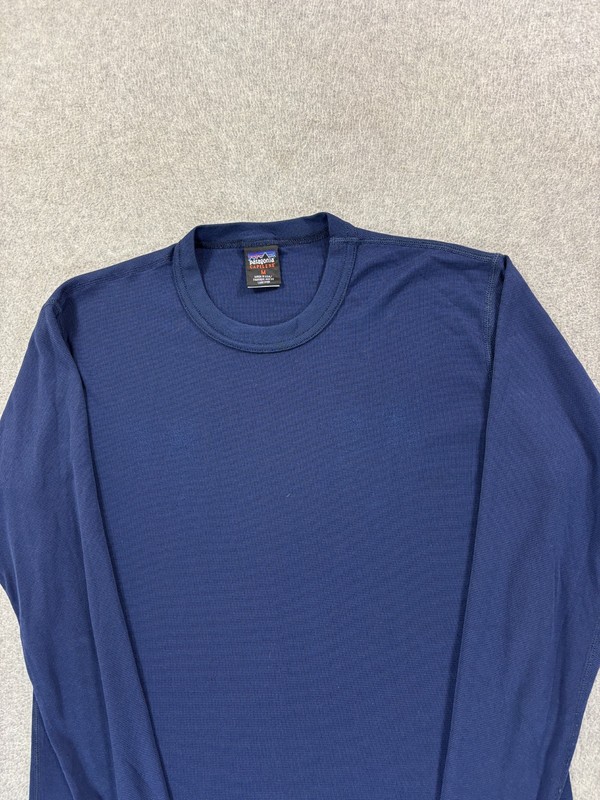 Patagonia CapileneAthletic Fit Base Layer Top (Men's Medium) Blue gallery