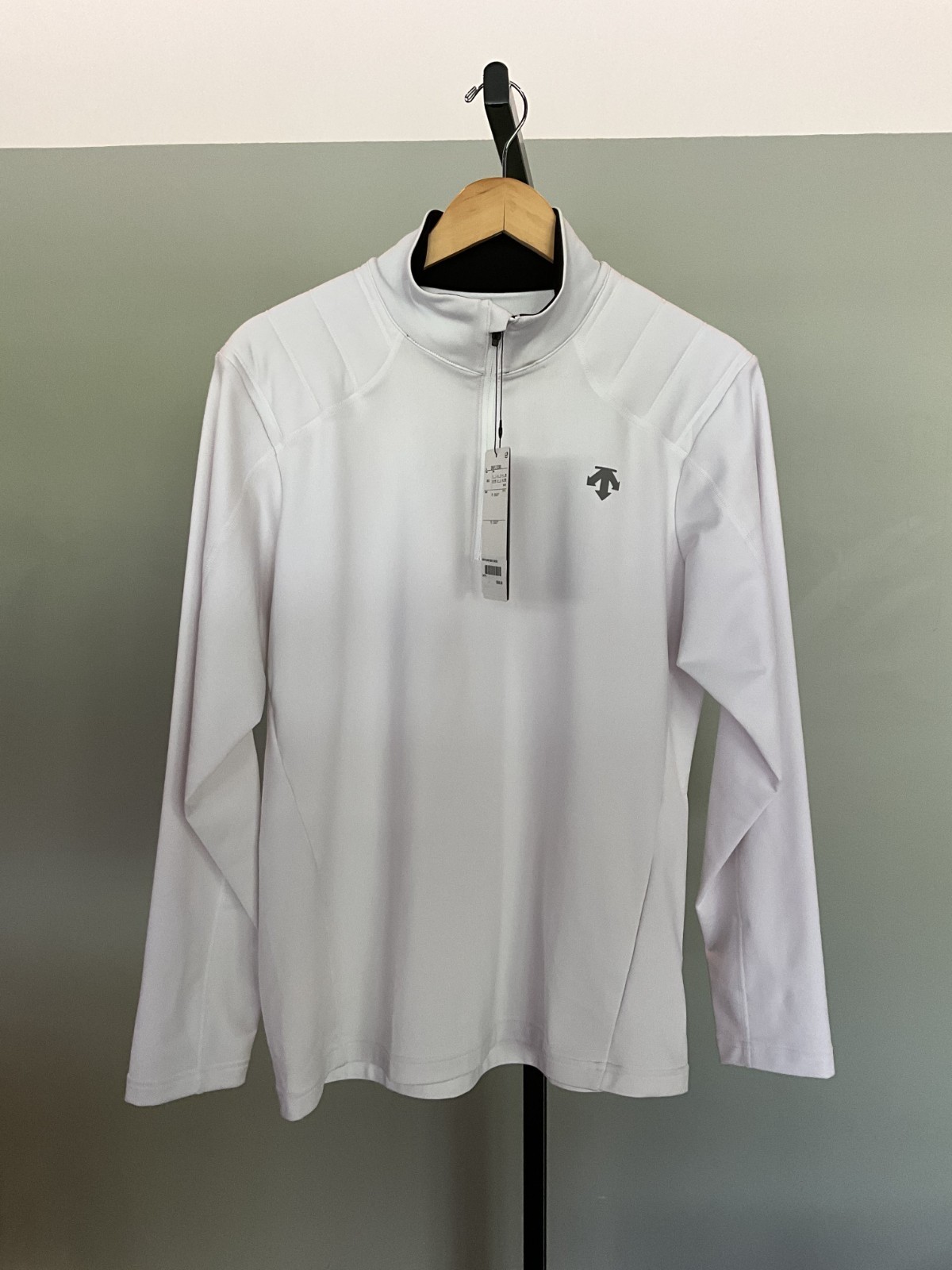 Descente Mens Shoulder Trim T-Neck Midlayer gallery