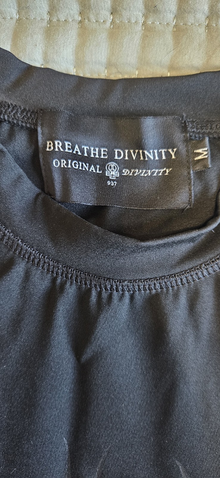 Breathe Divinity Men’s Compression Shirt Black On Black Size Medium Discontinued gallery