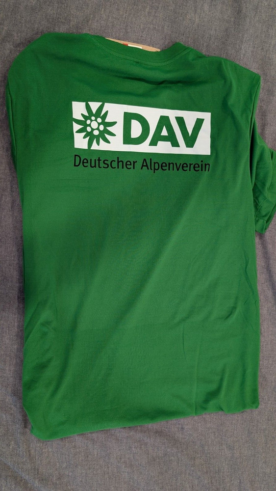 Nike Dri-Fit Men's T-Shirt Apple Green Large - DAV - Alpine - Climbing