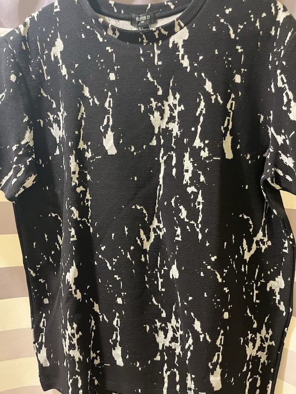 Forever 21 Men’s Lg Athletic Top Black/Grey gallery