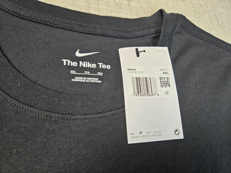 NIKE Basketball T-Shirt 2XL Mens Black Orange Green Long Sleeve Graphic Crewneck gallery
