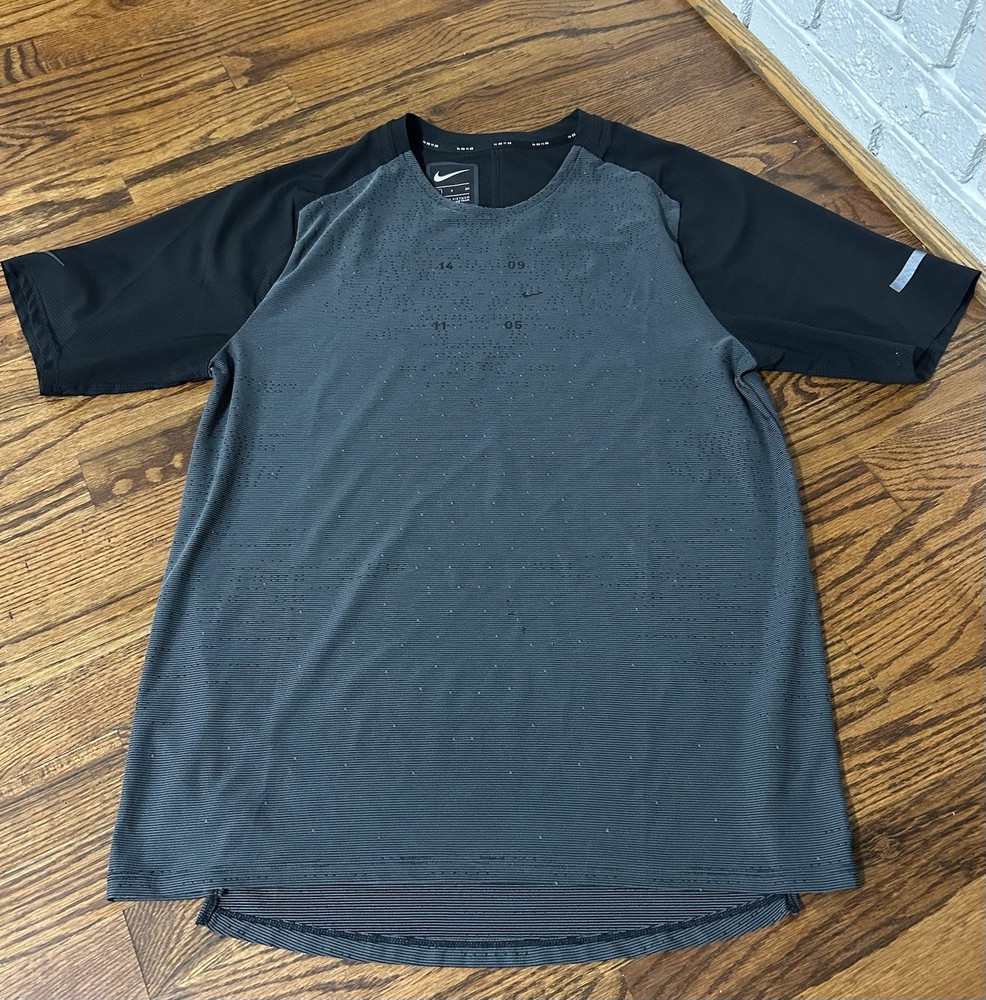 Nike Tech Pack Knit Running Short Sleeve Shirt Grey CJ5731-010 Size Small