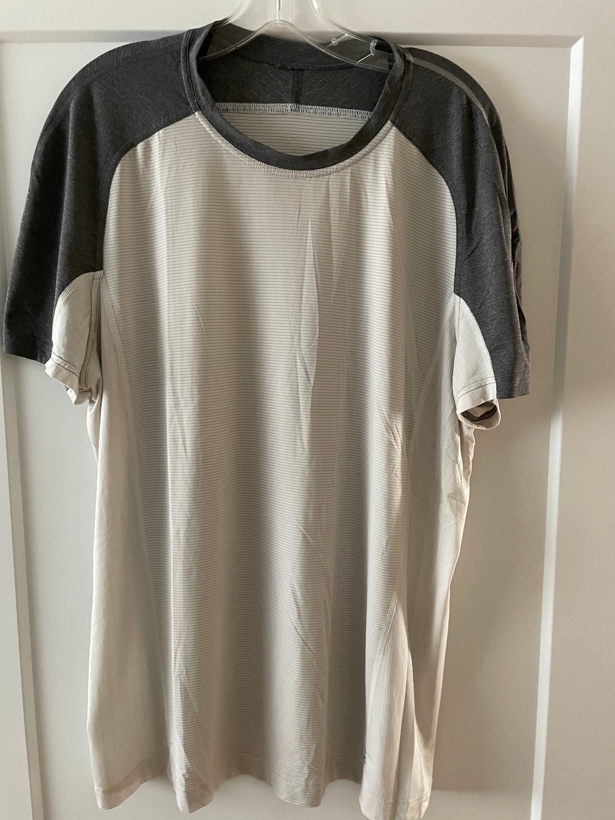 Lululemon Men's Short Sleeve Shirt - White/Gray XL gallery