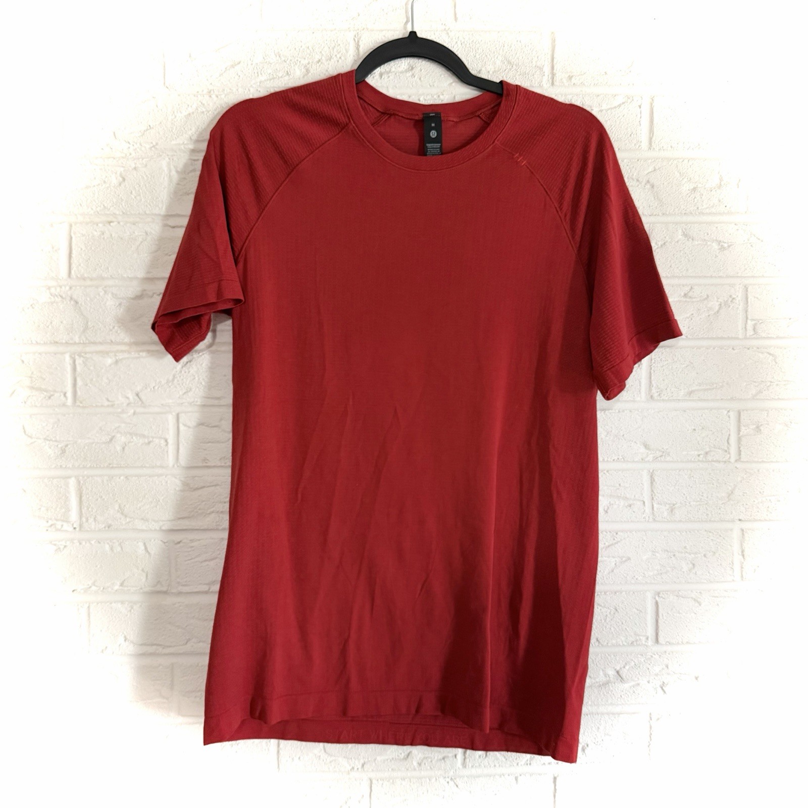 Lululemon Metal Vent Tech Short Sleeve Shirt 2.0 Dark Red Size Medium gallery