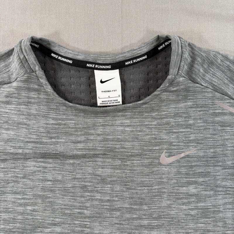 Nike Therma Sphere Element Repel Running Crew Shirt Mens Large Gray CU6083 gallery