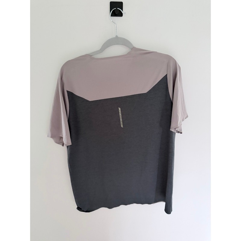On Cloud Men's Performance-T Dewberry/Eclipse (mauve and grey)T-Shirt-Size L gallery