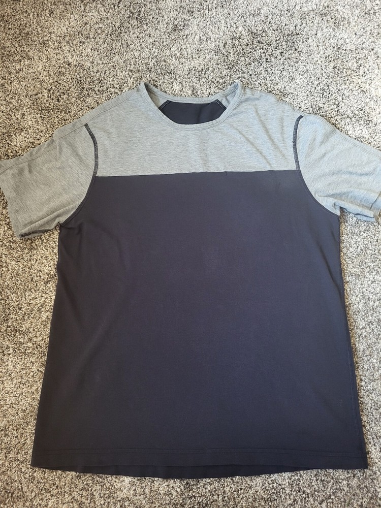 Lululemon In Your Element Pocket Tee Shirt Grey/Navy Men’s Large