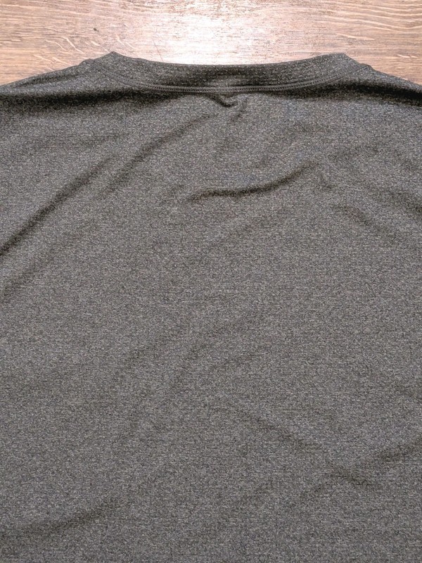 Vuori Tradewind Performance Pocket Tee Mens Gray SS Crew Neck - L EUC gallery