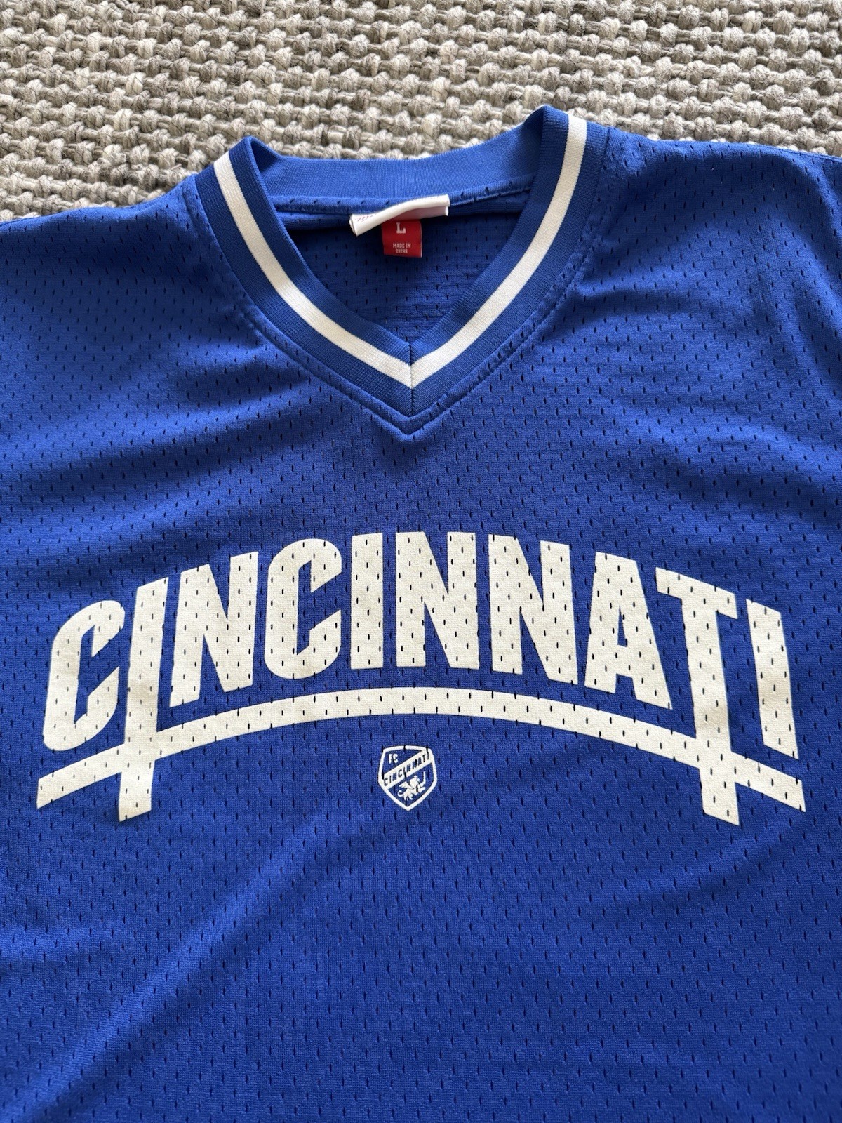 Mitchell & Ness Nostalgia Co. Blue Mesh V-Neck Soccer Jersey Men's L gallery