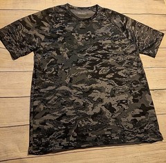 Under Armour Men’s L Loose Fit Lightweight Camo Crew Neck Short Sleeve Tee