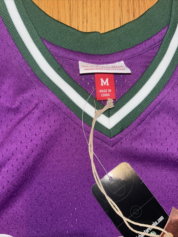 Mens Mitchell & Ness NBA SWINGMAN JERSEY - MILWAUKEE BUCKS 2001 RAY ALLEN gallery