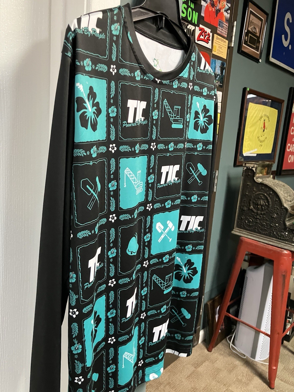 TIC Construction Company L/S Graphic Shirt - Unique Look - Size Large gallery