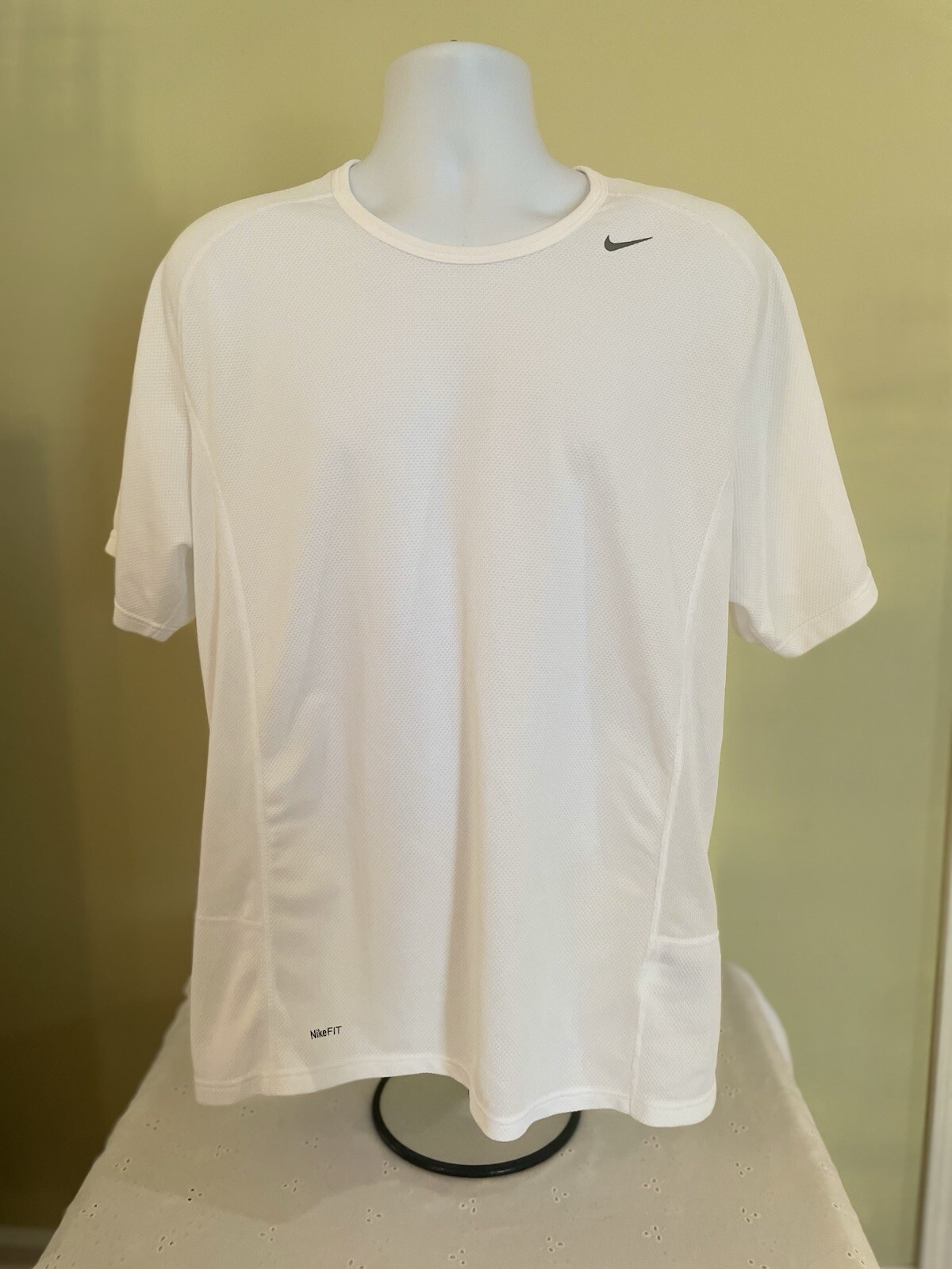 Nike FIT DRY White Short Sleeve T-Shirt Men's XL Polyester gallery