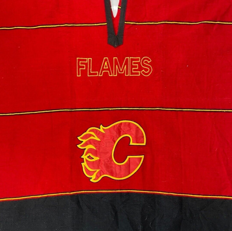Vintage 00's Red & Black Calgary Flames NHL Pullover Embroidered Poncho OSFA gallery