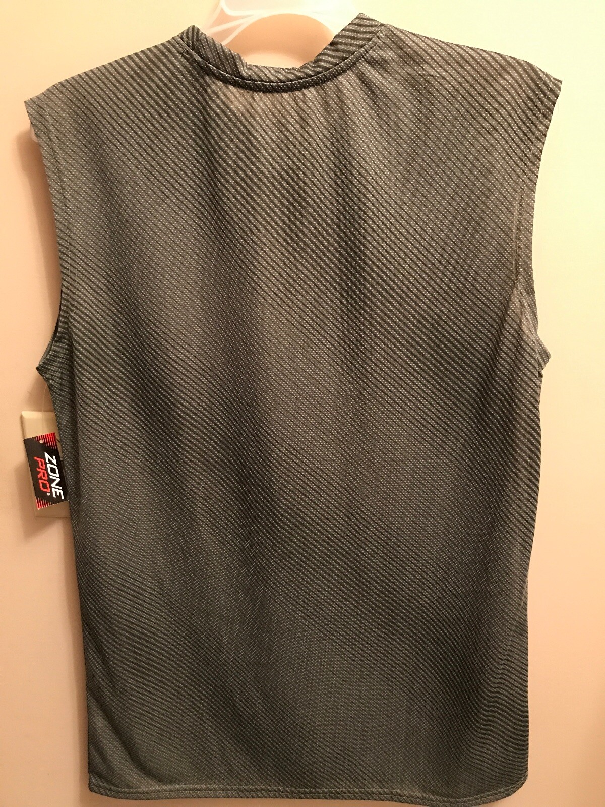 NWT Zone Pro Mens Green Sleeveless Top Size Medium gallery