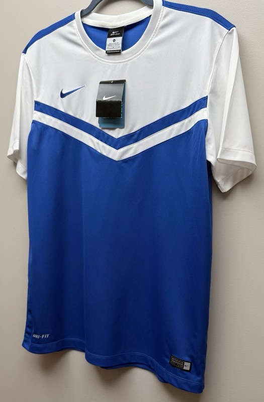 NEW Nike Victory II Men’s Soccer Blue White Jersey Shirt M gallery