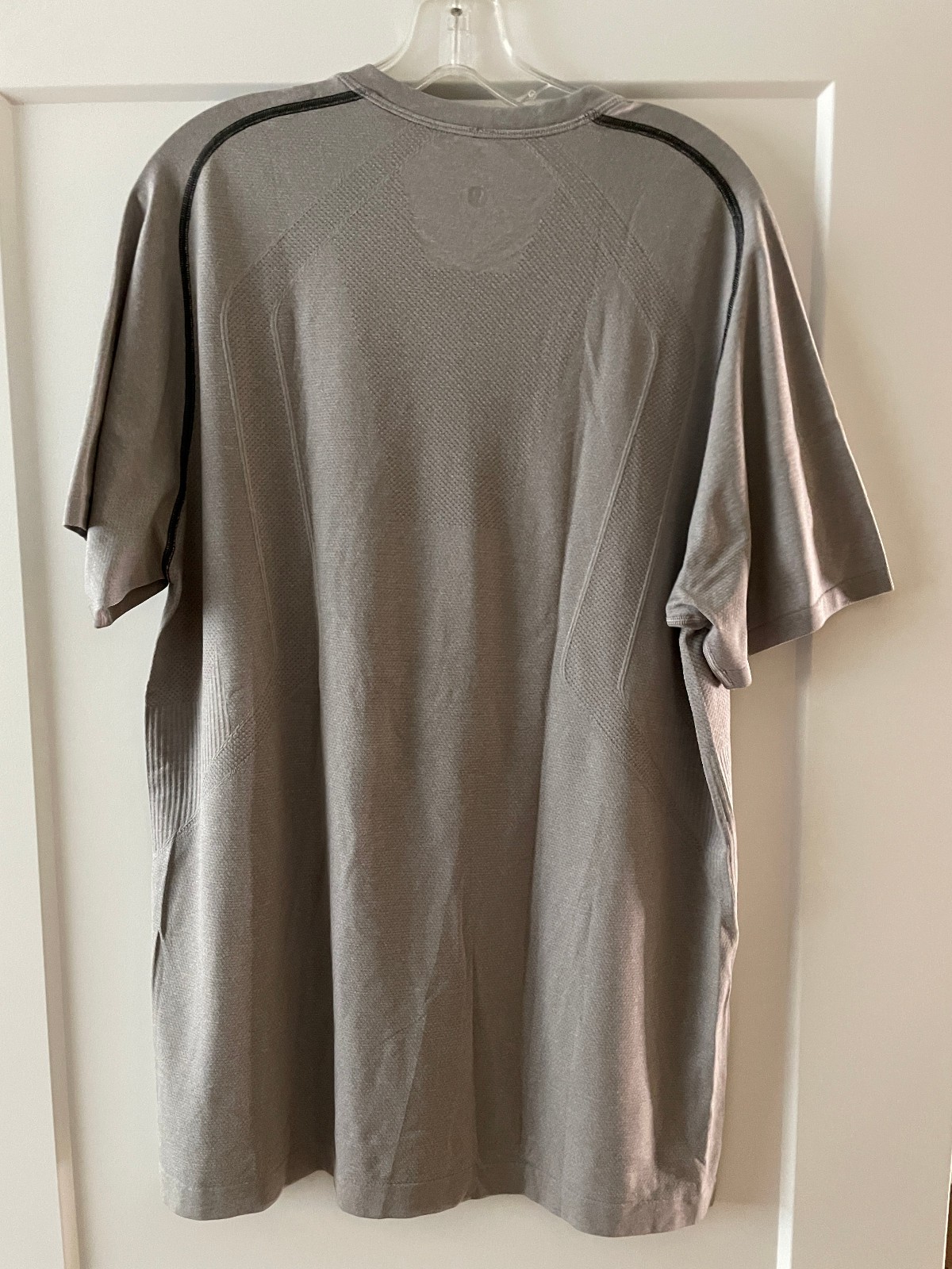 Lululemon Metal Vent Tech Men's V-Neck Short Sleeve Shirt - Light Gray XL gallery