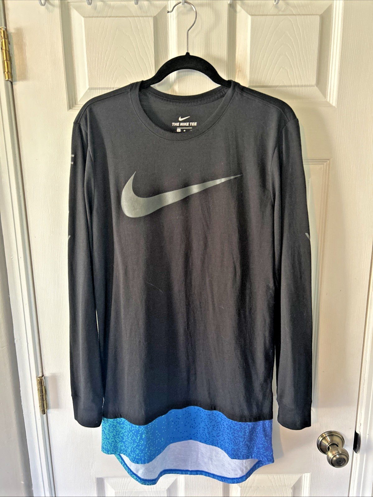 The Nike Tee Athletic Cut Dri-Fit Long Length Long Sleeve Black/ Blue Pattern M gallery