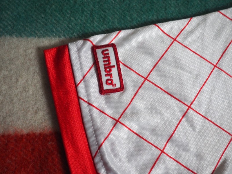 VTG 80s 90s Umbro Red White Hex USA Made Shiny Retro Soccer Jersey Mens L gallery