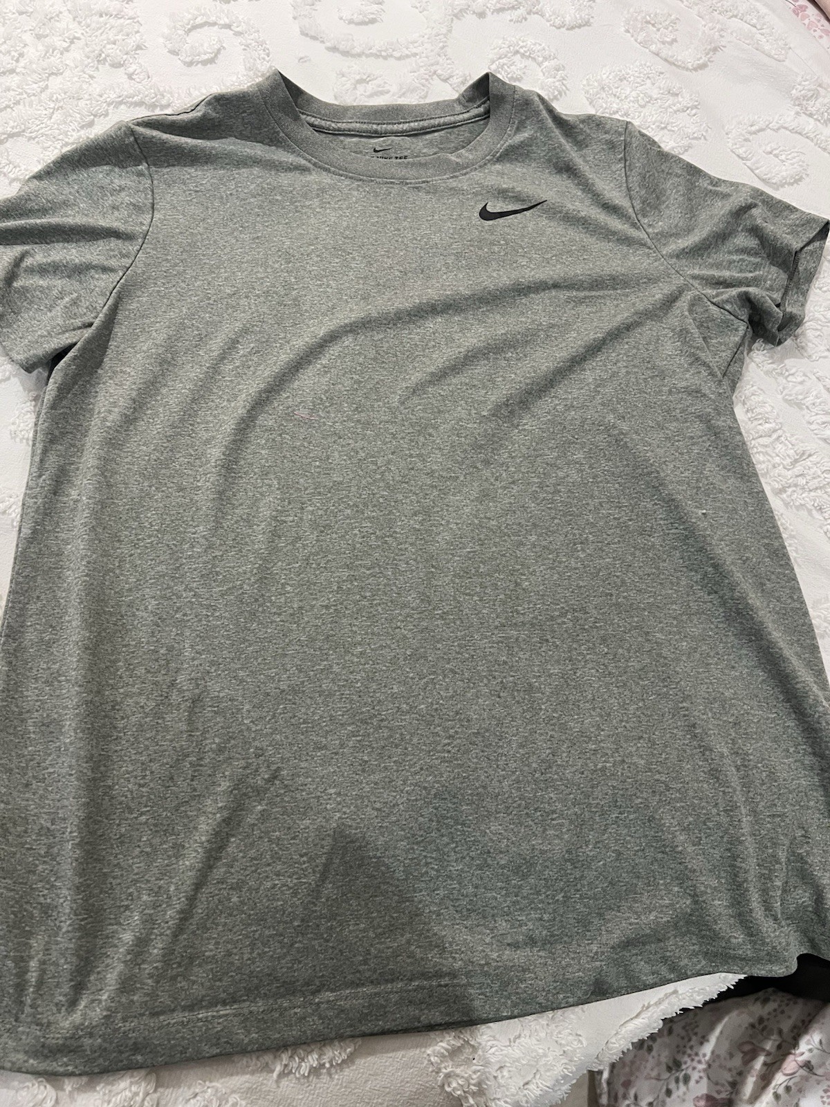 Nike The Nike Tee Dri-FIT Breathable Crew Neck Short Sleeve Gray T-Shirt M gallery