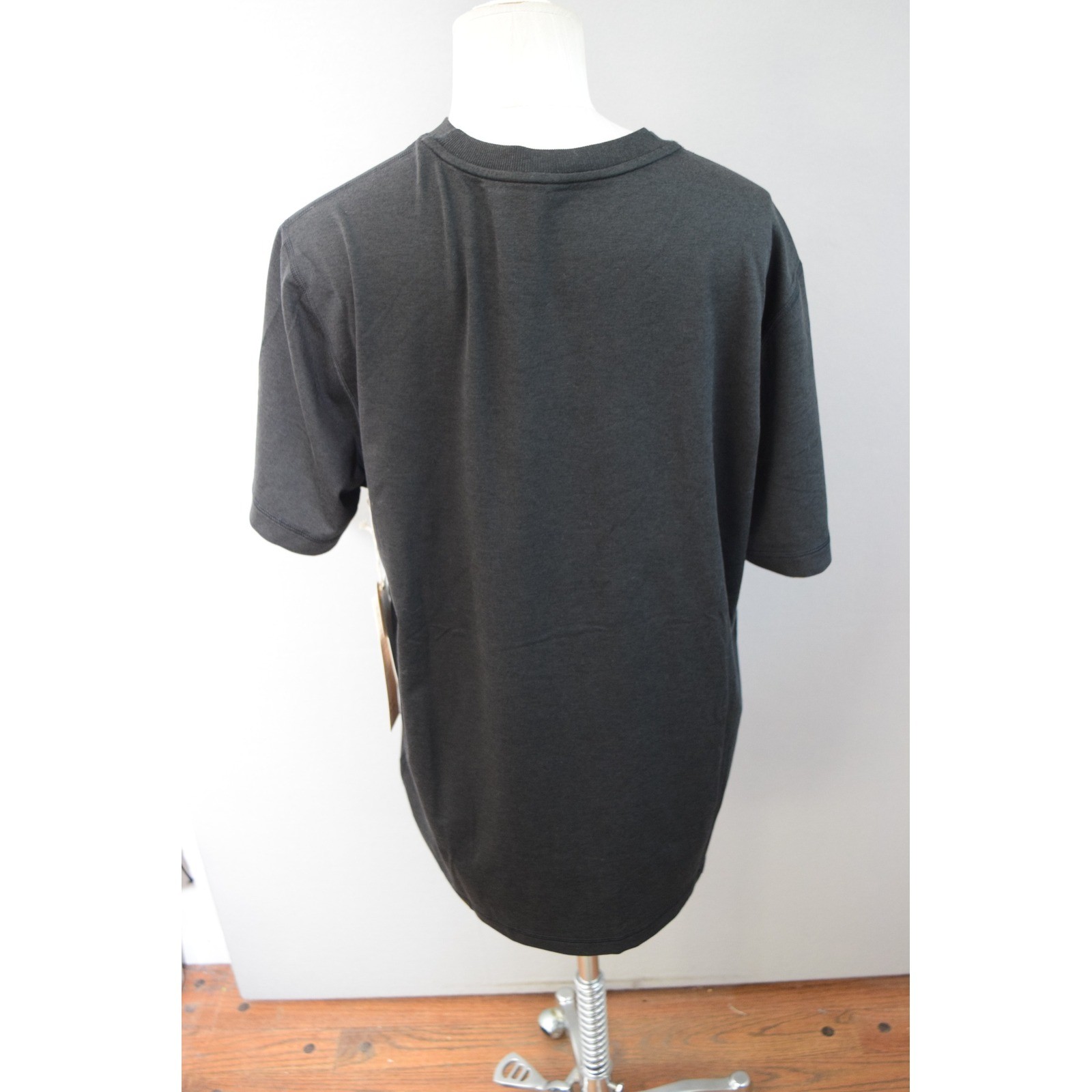 Vuori Ponto Performance Tee Large Black Heather DreamKnit Mens V1057 New LOGO gallery