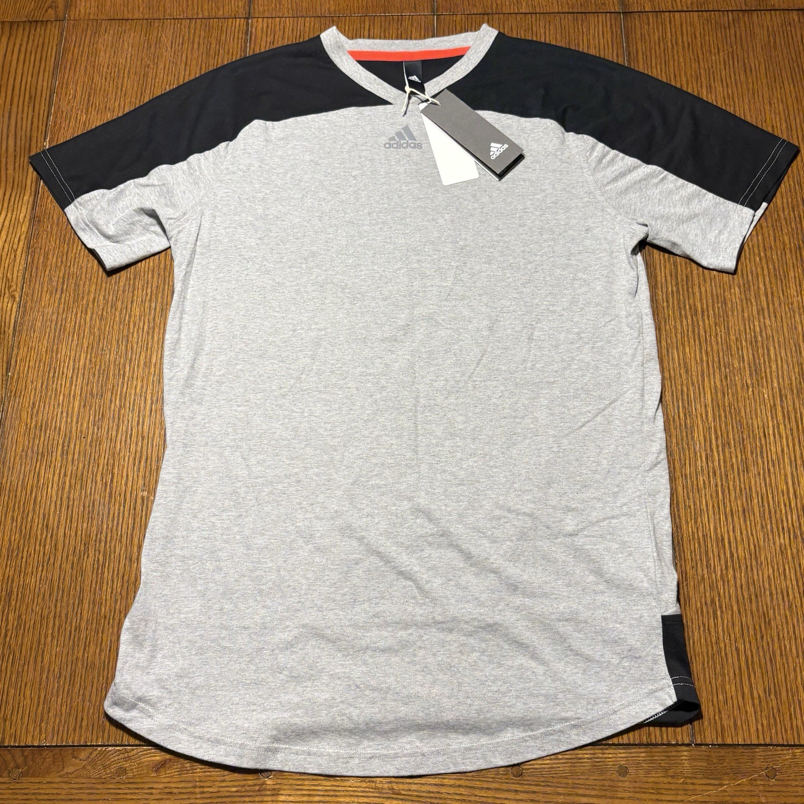 adidas Men's Elevated Grey / Black Tee (CV3246) Men’s Size Medium New With Tags gallery
