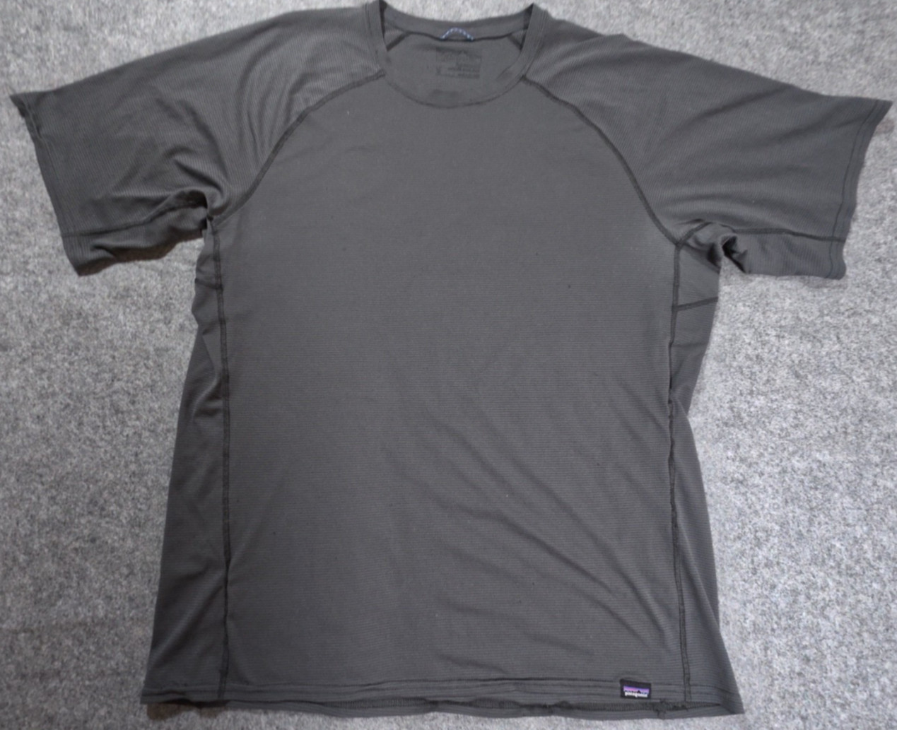 PATAGONIA LIGHTWEIGHT Gray Medium Capilene Cool Hiking Climbing Baselayer Shirt gallery