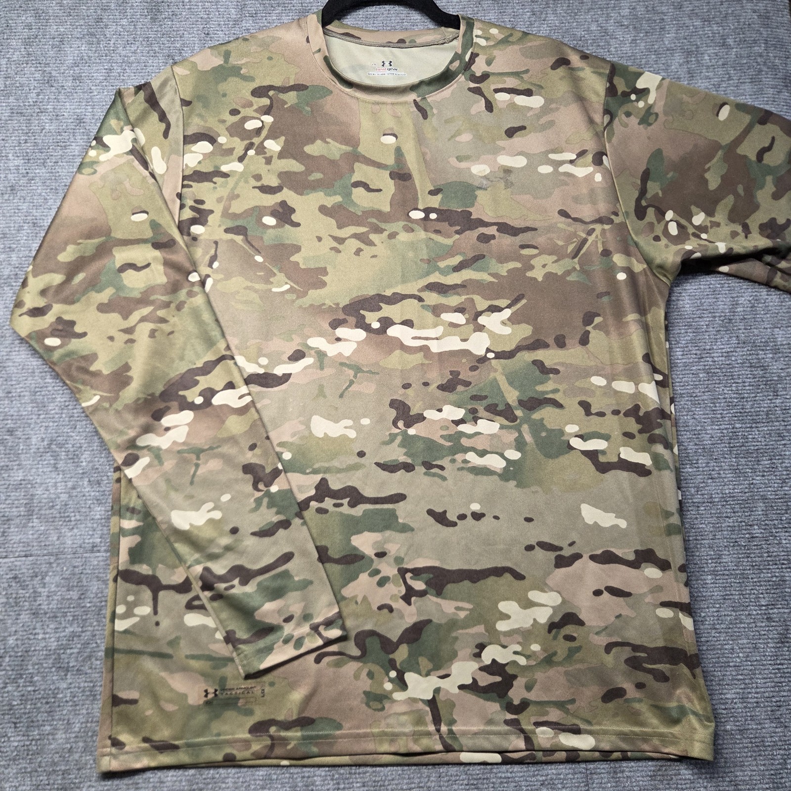 Under Armour Men's L Thermal Camouflage Long Sleeve Heat Gear Hunting Shirt gallery