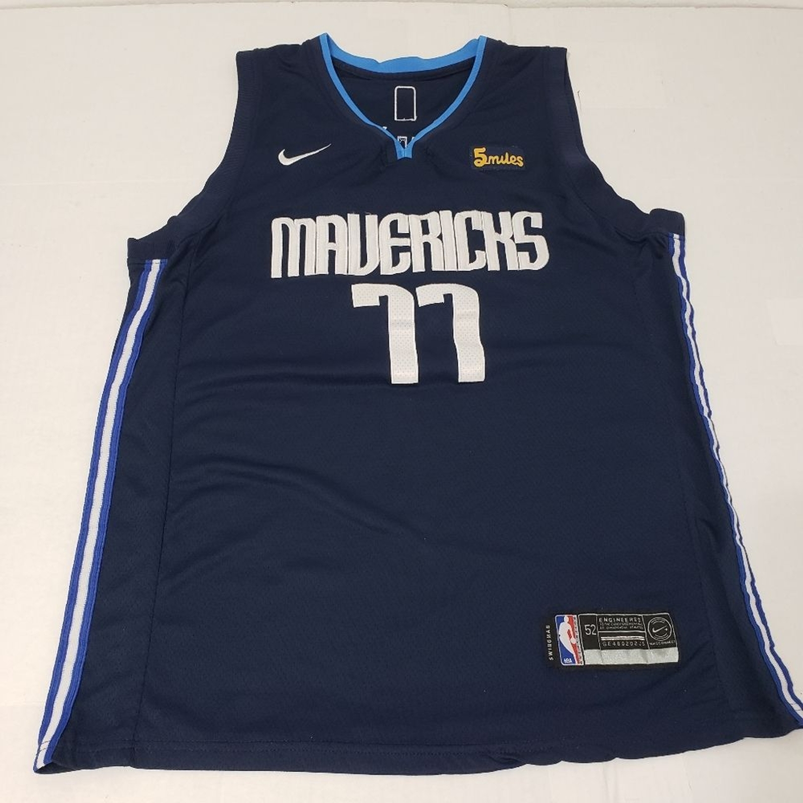 NBA Team Nike Mavericks Luka Doncic Navy Blue Basketball Jersey 77 Men's Large gallery