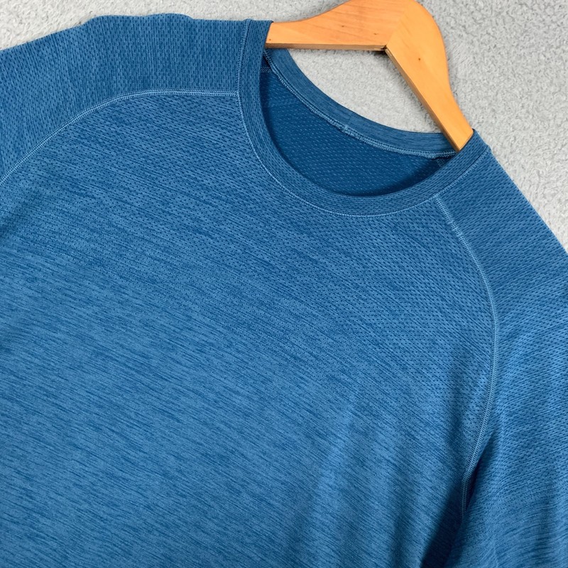 Lululemon Metal Vent Shirt Mens XL Poseidon/Hawk Blue Tech Seamless Crew Workout gallery
