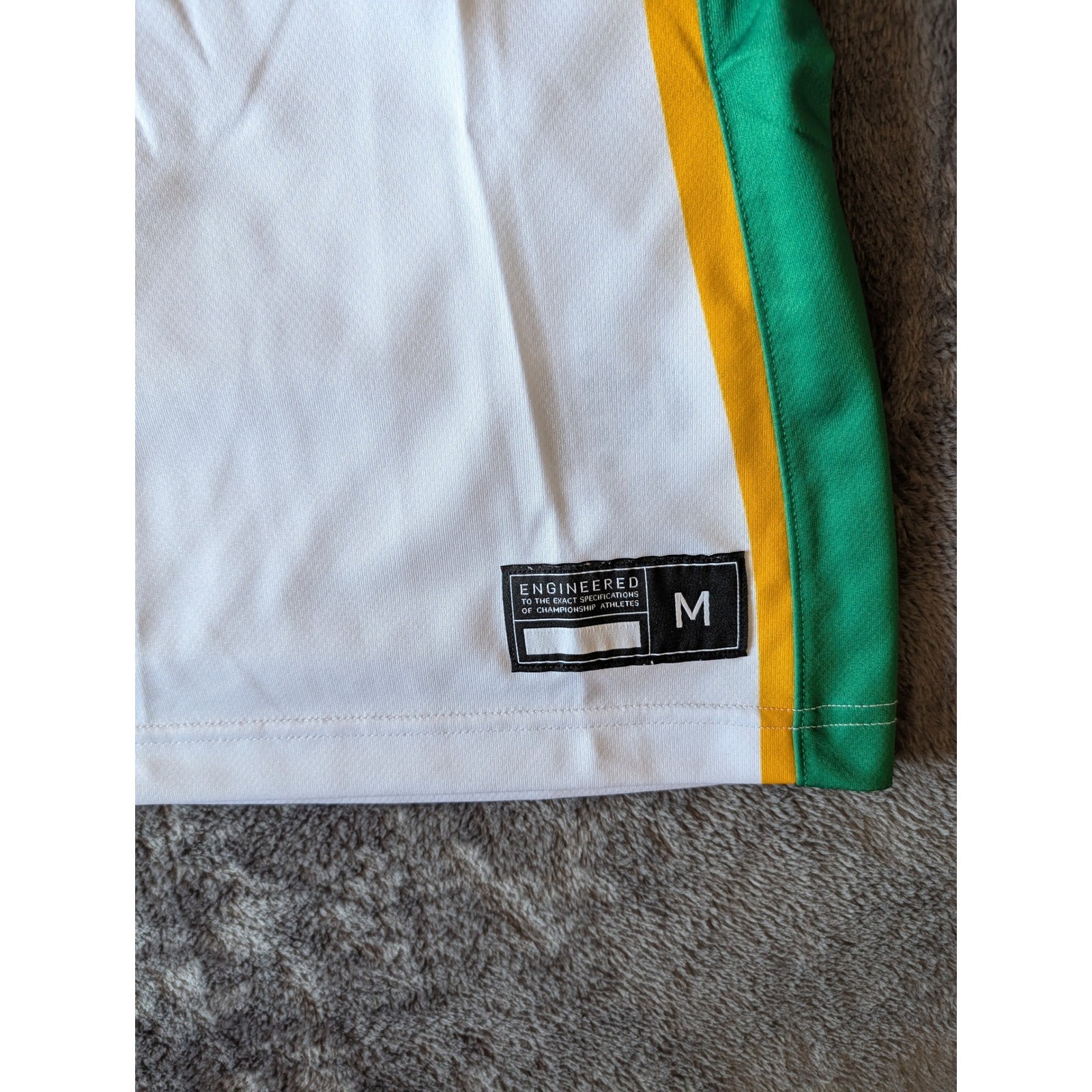 Nike Oregon Ducks Basketball Jersey Mens Medium White Green Yellow 00 NCAA gallery