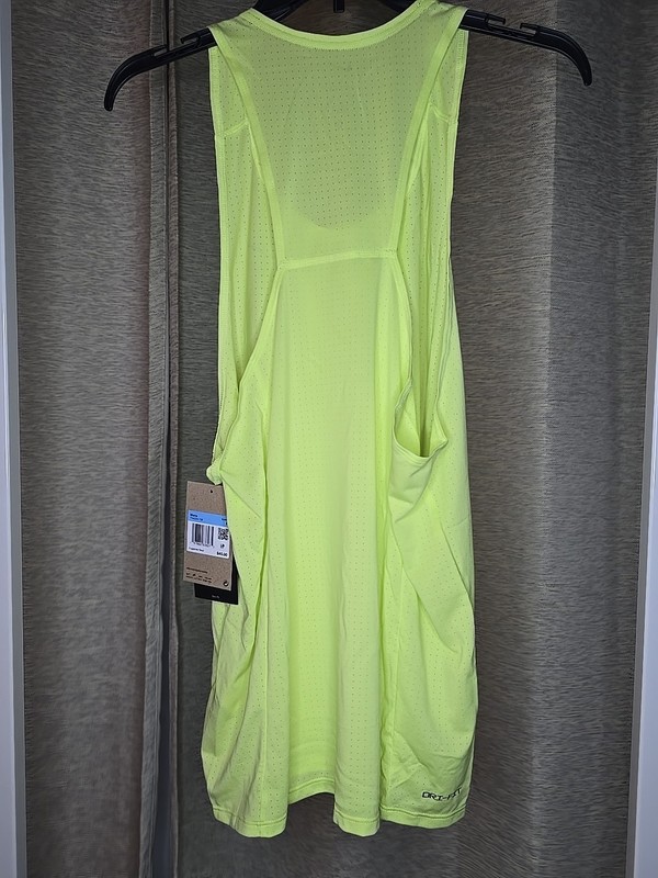 Nike Fast Dri-FIT Lemon Twist Men's Singlet Tank Tanktop Sz Medium (FN4229-736) gallery