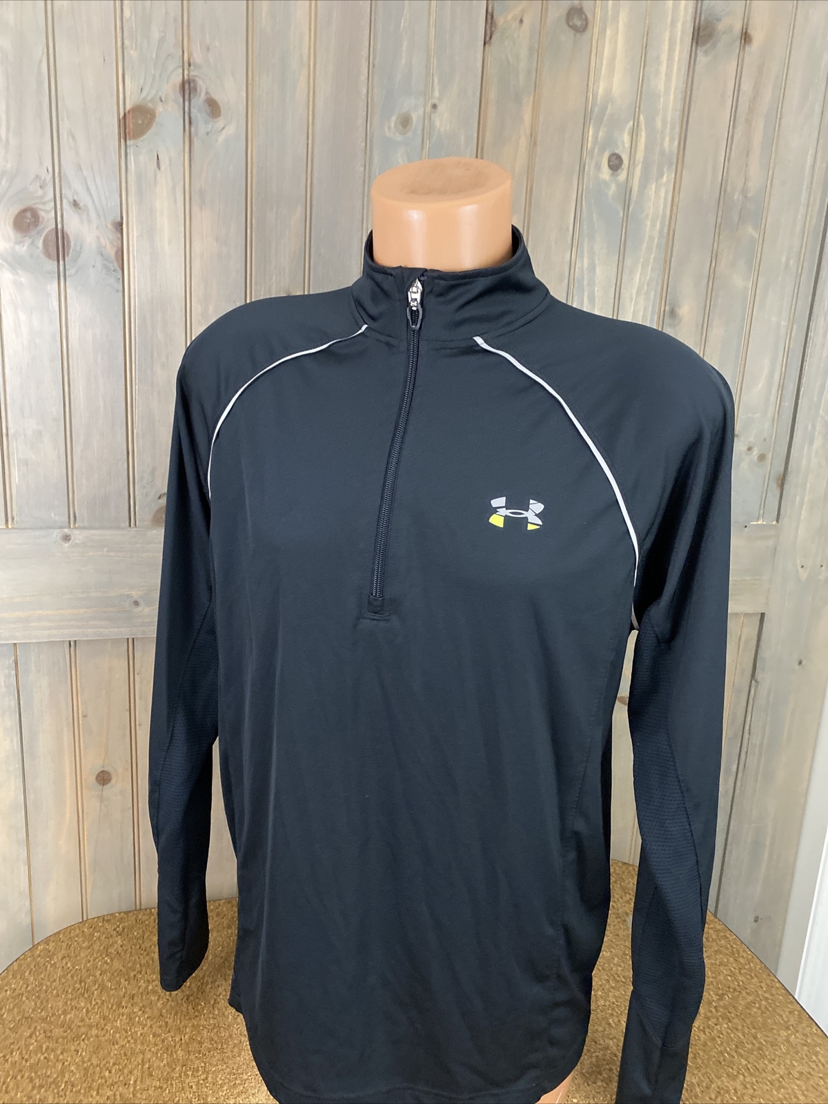 UNDER ARMOUR Black 1/2 Zip Sz Large Athletic RUN Pullover All Season Gear gallery