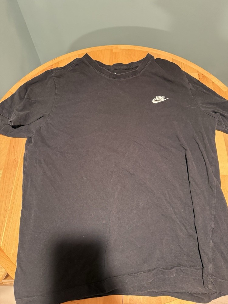 Nike Men's T-Shirt Athletic Logo Swoosh Embroidered Active Short Sleeve Tee