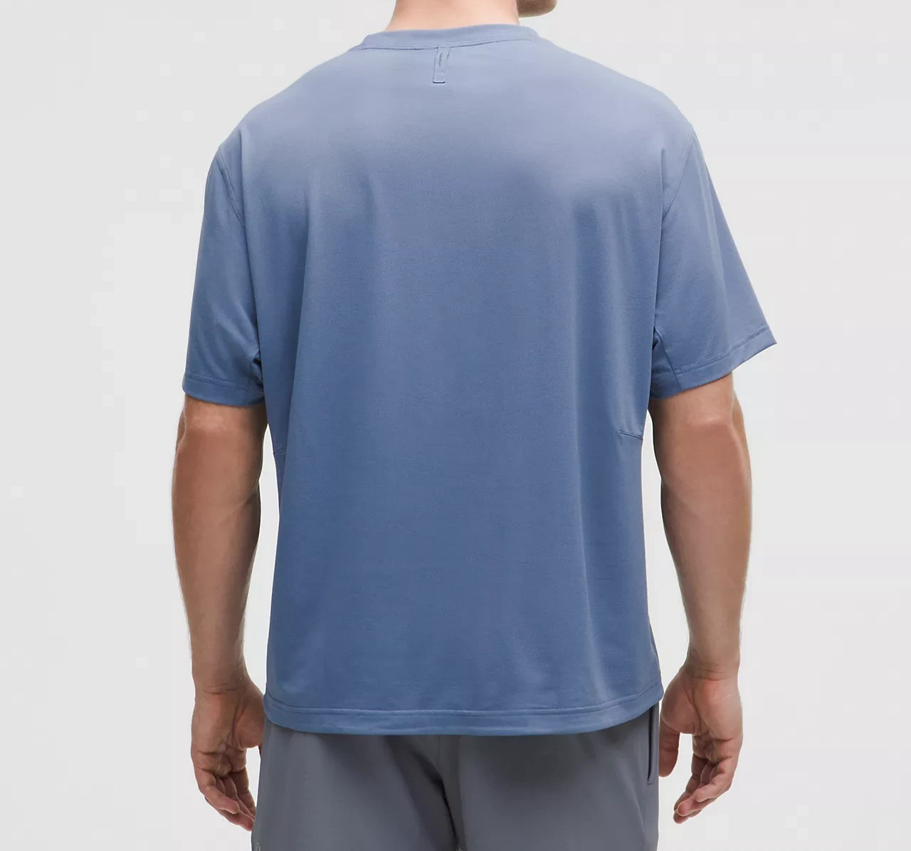lululemon EasySet Training Short-Sleeve Shirt. Washed Denim. Size S. (NO TAG) gallery