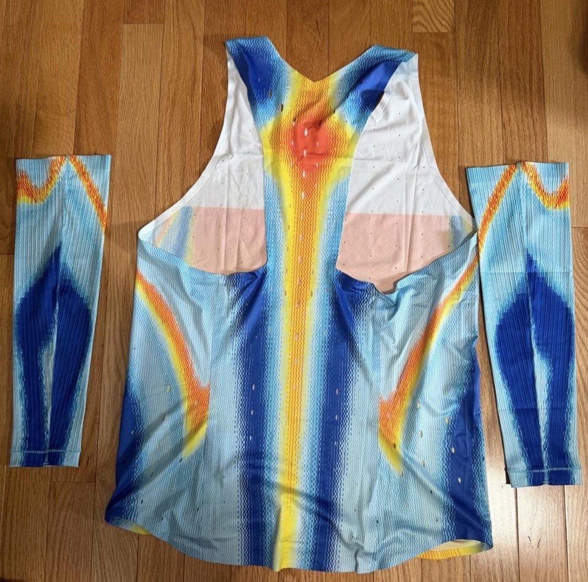 Nike Pro Elite Singlet Large + Pro Elite Arm Sleeves Medium Set gallery