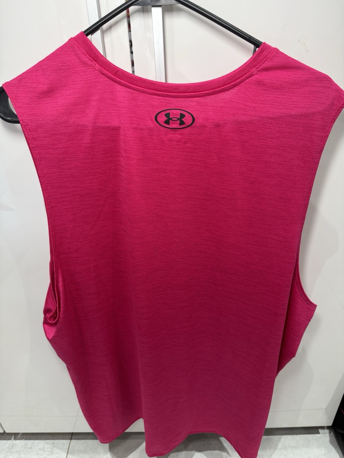 Under Armour Men XL Fuchsia Tech Vent Sleeveless Tank Top Shirt 1384290-681 gallery