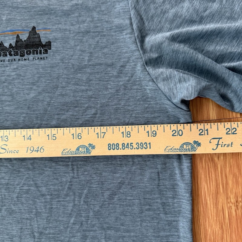 Patagonia Capilene Cool Daily T Shirt Men Medium Heather Blue Logo Graphic EUC gallery