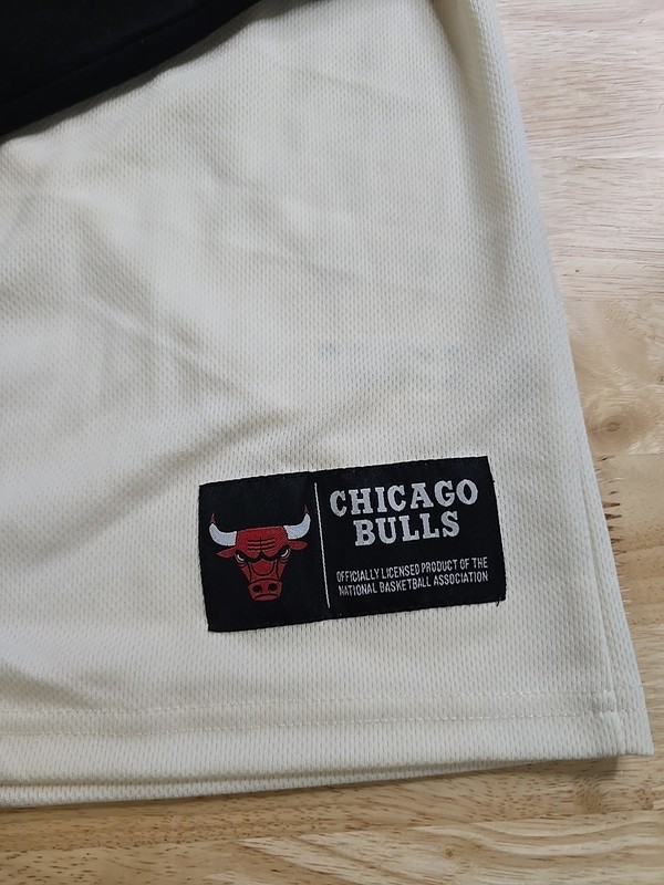 Ultra Game Chicago Bulls Baseball Jersey Size Large Long Sleeve Hoodie gallery
