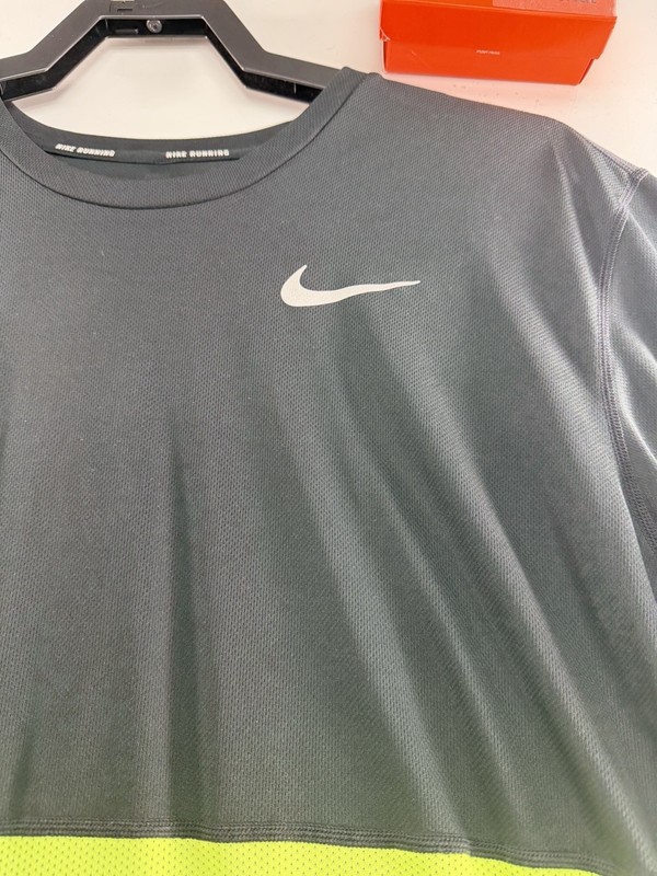Nike Men Running Racer Tee T-shirt Size XL 644396-702 gallery