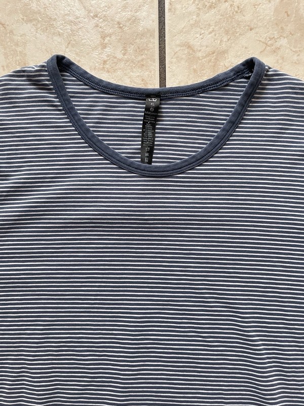 Lululemon 5 Year Basic Tee Men’s Short Sleeve Blue Large Stripe Classic T-Shirt gallery