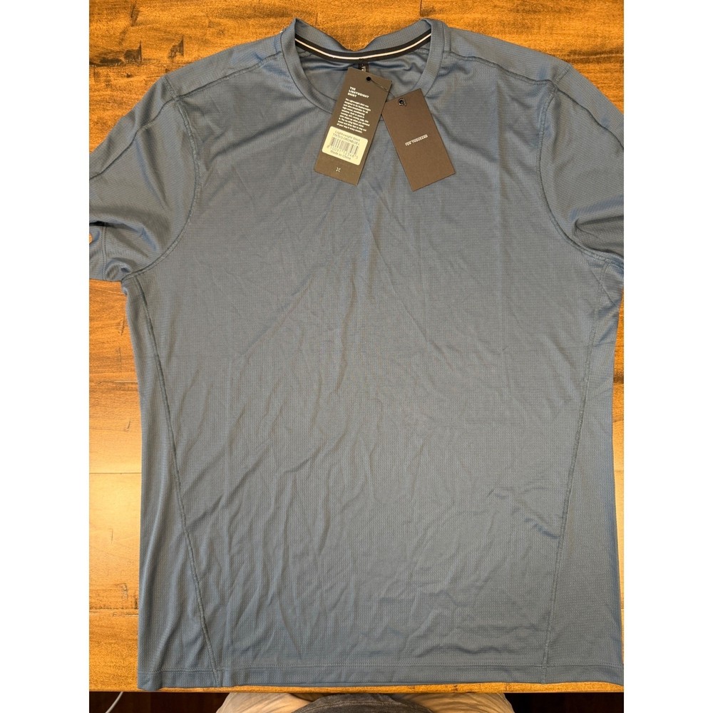 Ten Thousand Lightweight Shirt Orion Blue Mens Large NWT Training Gym Tee