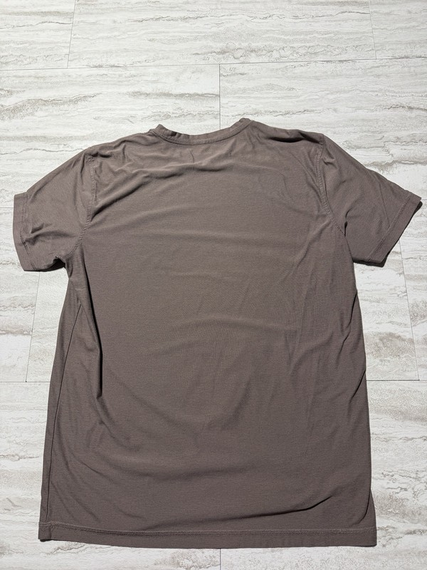 Vuori Shirt Strato Tech Men’s Med Gray/Purple Performance Tee Athletic Workout gallery
